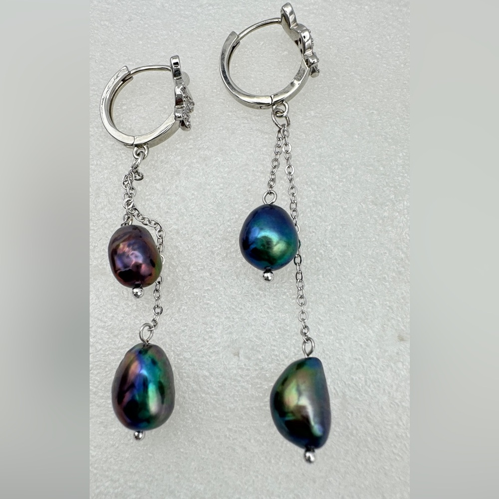 Reposhing Real Authentic fresh water pearls dangle with huggie